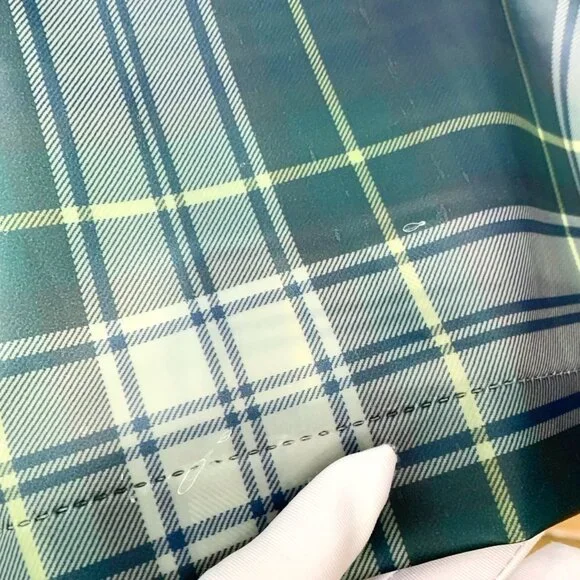 008462 Burberry Check Hooded Raincoat Green Size 46 Slightly Stains